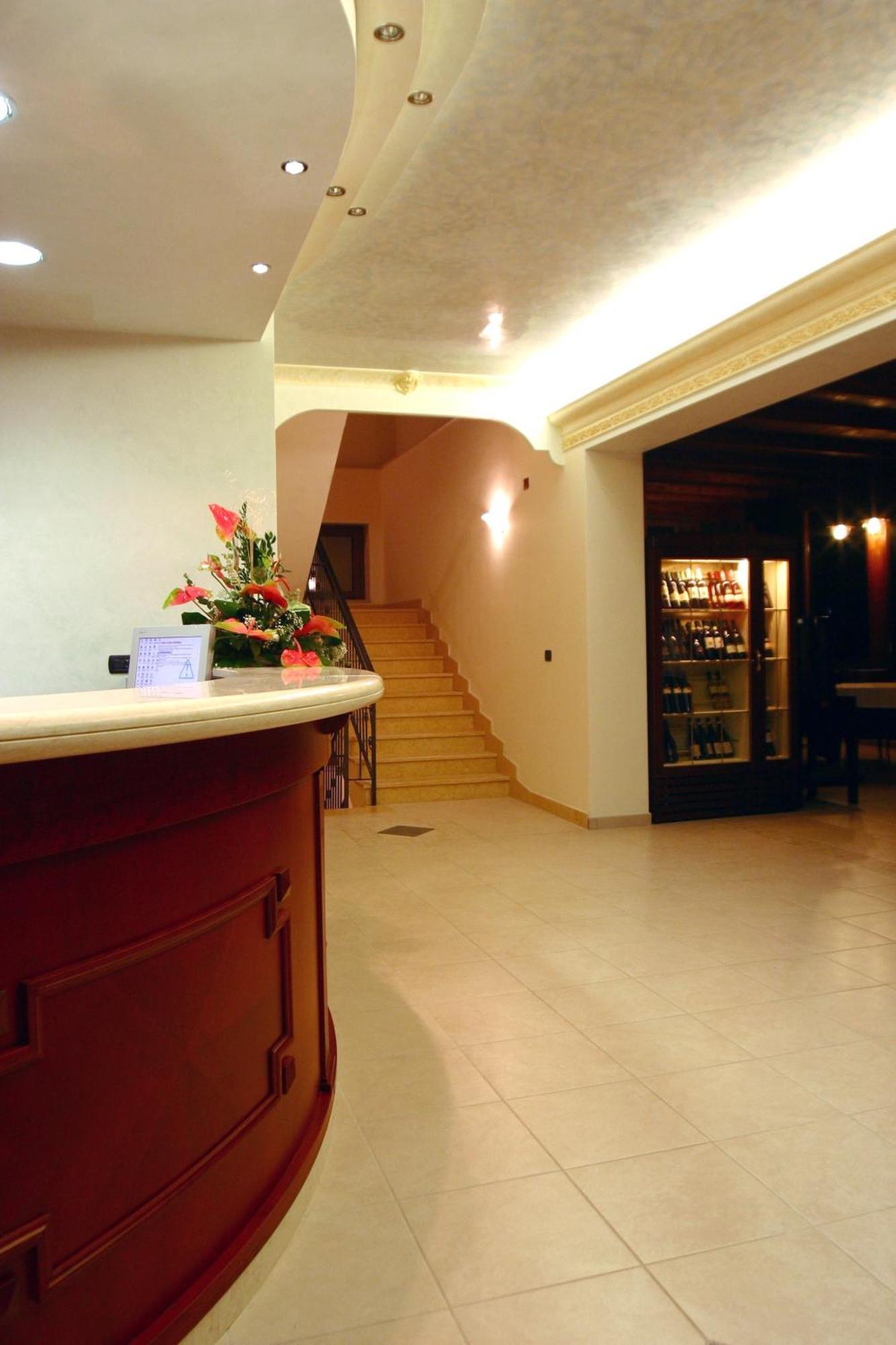 Hotel Il Melograno Маттината Экстерьер фото