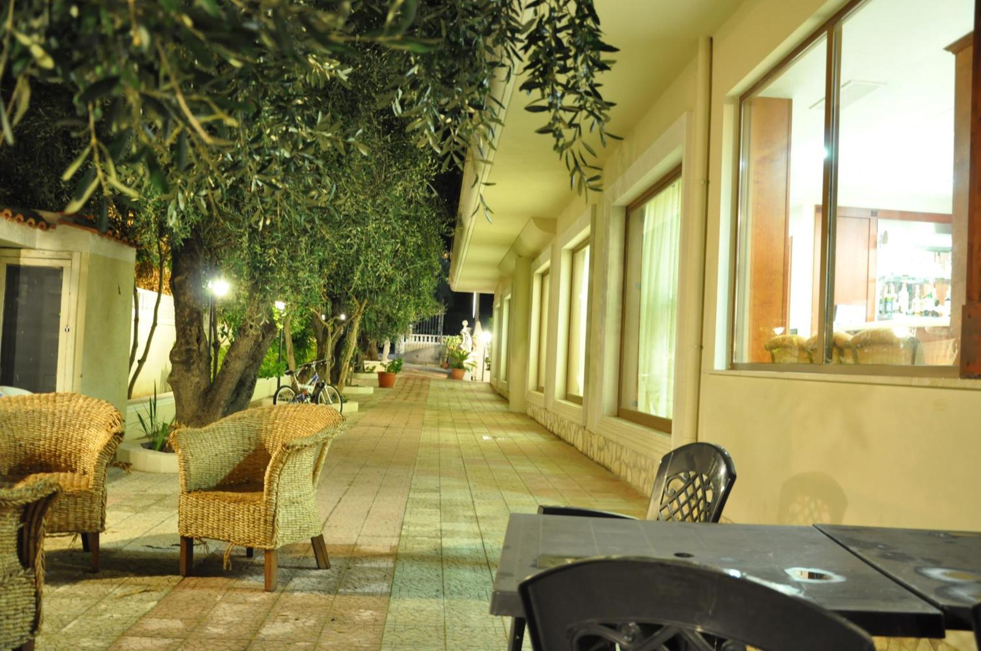 Hotel Il Melograno Маттината Экстерьер фото